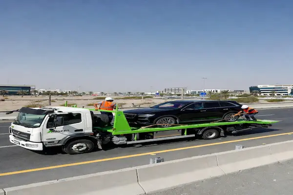 Flatbed car recovery Dubai Sharjah — Raseen