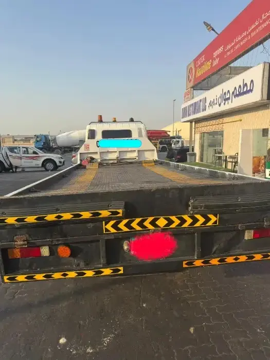 Flatbed car recovery truck in Dubai UAE — Raseen